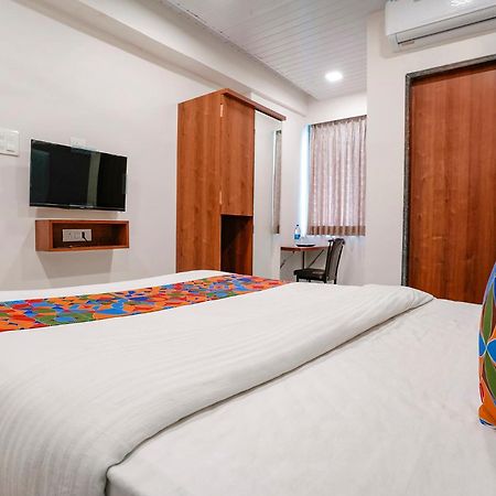 Fabhotel The Mint Mumbai Bagian luar foto