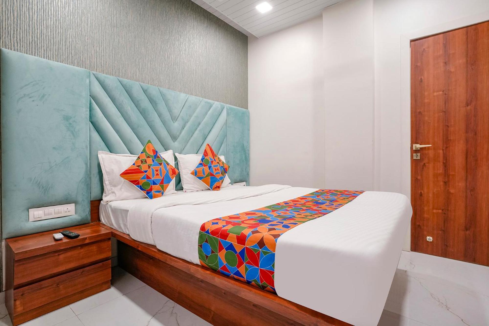 Fabhotel The Mint Mumbai Bagian luar foto