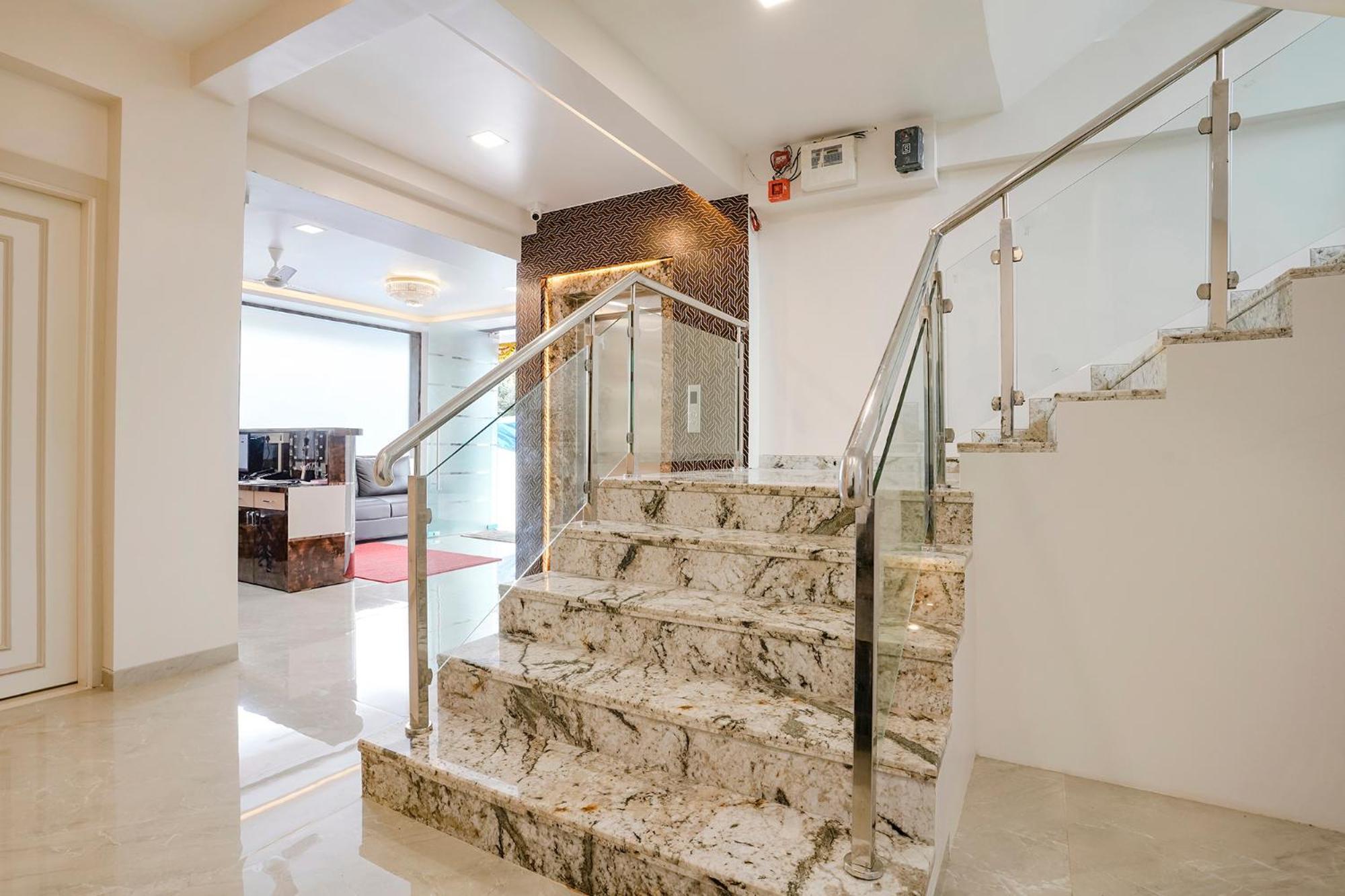 Fabhotel The Mint Mumbai Bagian luar foto