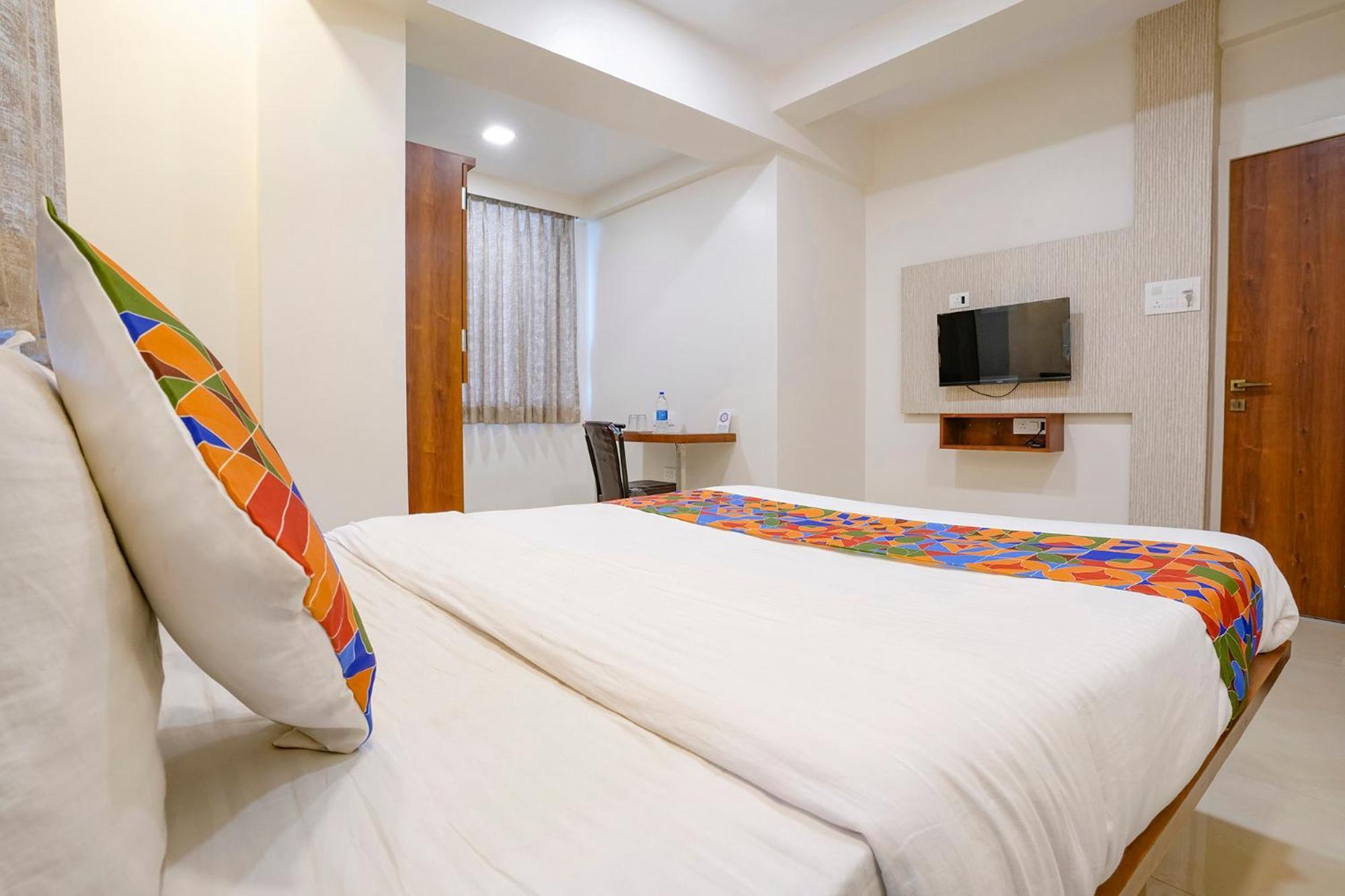 Fabhotel The Mint Mumbai Bagian luar foto