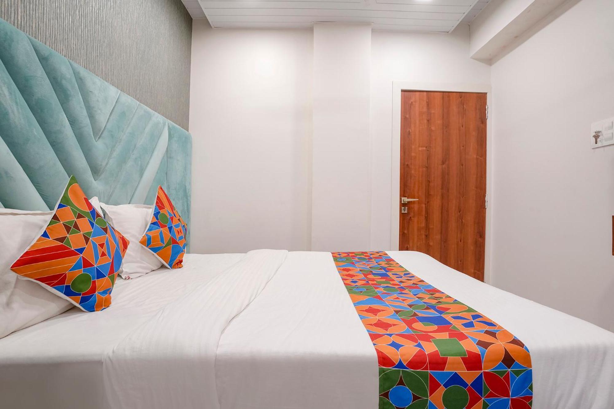 Fabhotel The Mint Mumbai Bagian luar foto